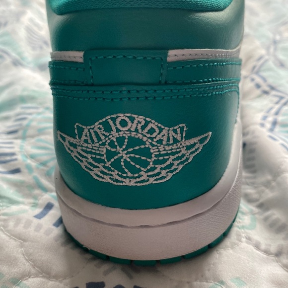💚💚💚 WOMENS NEW EMERALD JORDAN LOWS 💚💚💚 - Picture 10 of 16